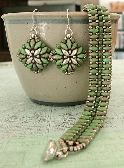 Superduo Patterns Free, Super Duo Beads Patterns Free, Superduo Bracelet, Super Duo Beads, Matte Green, Super Duo, Beaded Bracelets Tutorial, Beaded Jewelry Designs, Beaded Bracelet Patterns