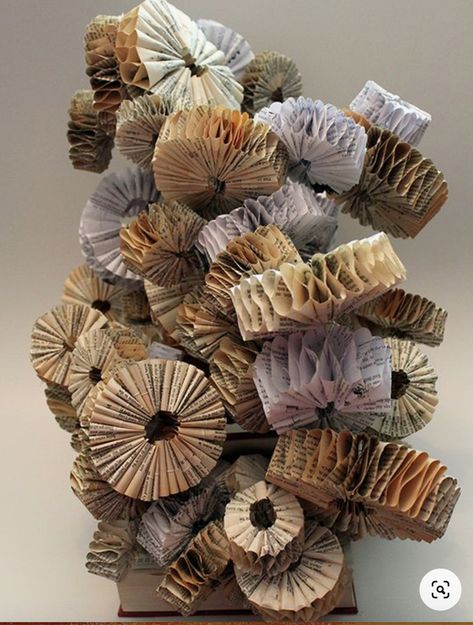 Modular Sculpture Focusing on Rhythm & Repetition - ART IS LIFE Natural Forms Gcse, Paper Art Sculpture, Folded Book Art, Book Sculpture, 수채화 그림, Diy Home Decor Projects, Paper Sculpture, Natural Forms, Theme Design