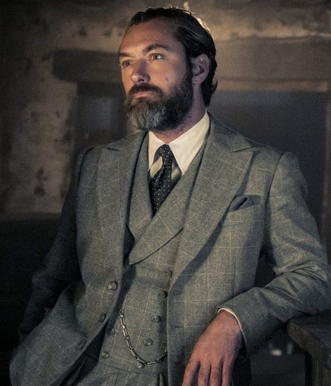 Albus Dumbledore Aesthetic, Fantastic Beasts Series, Cute Bear Drawings, Batman Begins, Jude Law, Fantastic Beasts And Where, Men Stylish Dress, Albus Dumbledore, John Watson