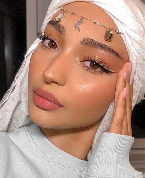 Hijabi Makeup Looks, Eid Makeup, No Make Up Make Up Look, Teknik Makeup, Hijab Makeup, Arabic Makeup, Estilo Hijab, Natural Glowy Makeup, Mode Turban