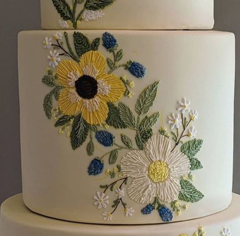 Textile texture cake by Sweet Heather Ann Embroidery Cake Ideas, Buttercream Embroidery Cake, Embroidery Cake Design, Brushed Embroidery, Embroidered Cake, Spring Cake Designs, Brush Embroidery Cake, Texture Cake, Flower Cupcake Cake