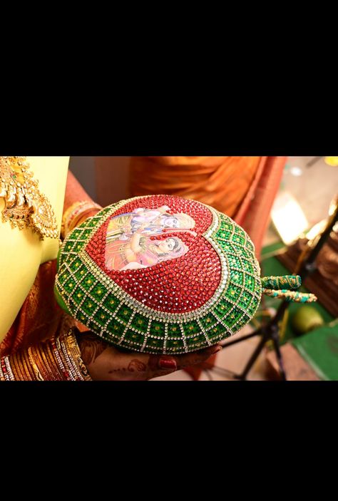 Pelli Kobarikaya Designs, Decoration Things, Wedding Trays, Coconut Decoration, Kobbari Bondam, Events Decorations, Wedding Crafts Diy, Decorative Ideas, Hand Work Blouse