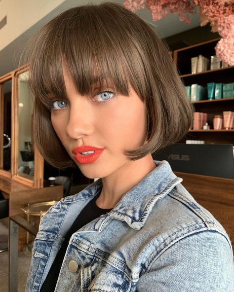 The children of BORIS. on Instagram: “@borisboriswho can cut a bob like no other 🙌🏼 love this on our Boris babe @erintaylaaa @dysonhair @thejournalmag” Italian Bob Haircut, Very Short Bangs, Haircut Ideas Trendy, Italian Bob, Short Bobs With Bangs, French Bob, Short Bobs, Bob Hairstyles With Bangs, Medium Bob Hairstyles