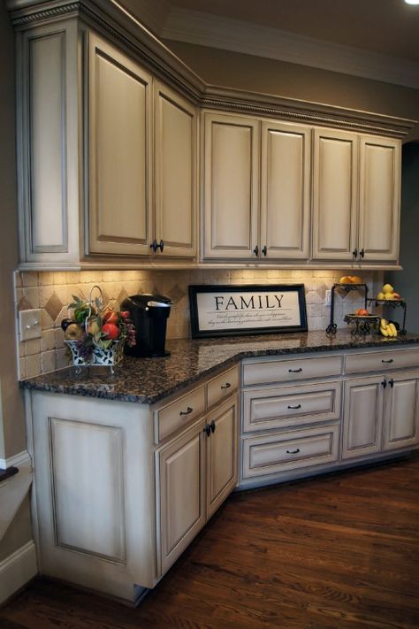 Creative Cabinets & Faux Finishes, LLC (CCFF)– Kitchen Cabinet Refinishing Picture Gallery love this!! Credenza Shabby, Dapur Rustic, Antique White Kitchen Cabinets, Antique White Kitchen, Desain Pantry, Rustic Kitchen Cabinets, Kabinet Dapur, Interior Vintage, Farmhouse Kitchen Cabinets