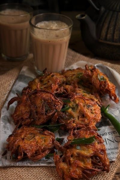 Chai Pakoda, Monsoon Food, Indian Food Photography, Breakfast Recipes Indian, Food Carving, Pakistani Food, Indian Snacks, Ultimate Comfort Food, Best Recipe