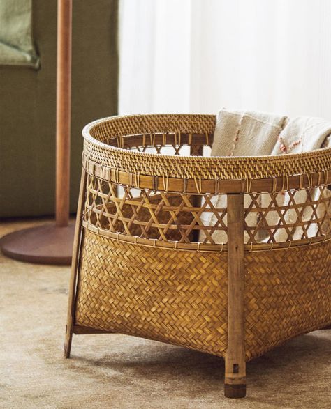 Bamboo Diy, Cane Baskets, Bamboo Decor, Bamboo Art, House Arch Design, Bamboo Crafts, Bamboo Furniture, Bamboo Basket, Woven Baskets Storage