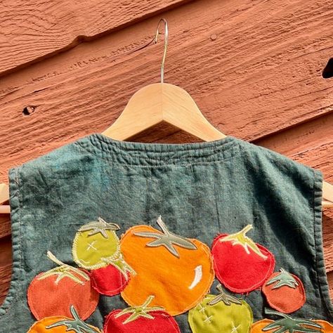 Red Hat Creative on Instagram: "The raffle has ended!  I can’t wait for this sweet sweet vest to find its forever home 🫶🏼  #raffle #handmade #upcycle #tomatoes #patchwork #sweet #love #summertime" Easy Sew Clothes For Women, Patchwork Tops Ideas, Tomato Embroidery, Alter Clothes, Embroidered Ideas, Embroider Ideas, Patch Ideas, Patchwork Clothes, Dress Up Boxes