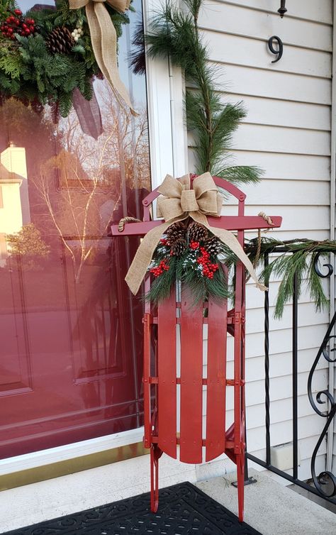 Wood Sled Decorating Ideas, Runner Sled Christmas Decor, Christmas Sled Decoration Front Porches, Christmas Wreaths For Windows, Christmas Sled Decoration, Sled Decor, Ideas Christmas, Christmas Gift Tags Diy, Christmas Sled