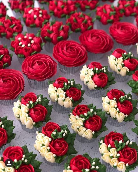 Red Rose Cupcakes, Assorted Cupcakes, Kersfees Idees, Cupcake Flower Bouquets, Hipster Food, Cupcake Flowers, Icing Cupcakes, Engagement Party Cake, Cake Bouquet