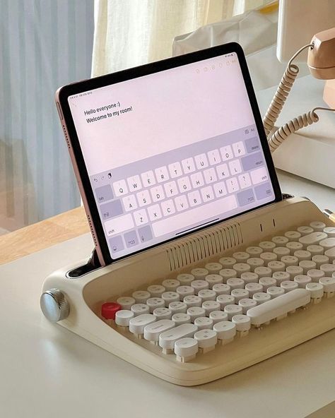 Bluetooth Aesthetic, Aesthetic Typewriter, Keyboard Typewriter, Modern Typewriter, Barang Aesthetic, Typewriter Keyboard, Aesthetic Objects, Retro Gadgets, Study Stationery