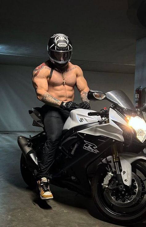 Hot Motorcycle Men, Men Fitness Aesthetic, Gym Guys Physique, Moter Cycle Men, Motorcycle Guys Men, Men On Motorcycles, Hot Biker Men, Motorcycle Boy, Motorcycle Suits Men