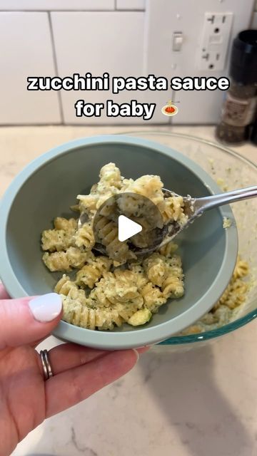 Ivy 🫐 first time mom on Instagram: "🍝 ZUCCHINI PASTA SAUCE 🍝

🍝 comment pasta for the recipe to be sent straight to your inbox, or keep scrolling! 

🍝 ingredients: 1 medium zucchini, 1 quarter yellow onion, 1 clove of garlic, 1 tbsp cooking oil of choice (I did avocado oil), 2 tbsp hemp hearts (I used @manitobaharvest), 1/3 cup full fat ricotta, 1/3 cup shredded parmesan, 1/4 cup pasta water, 4 servings pasta of choice 

🍝 directions: Bring a pot of water to boil, add your pasta, and cook according to the packaging. Rough chop a zucchini, your quarter onion, and mince your garlic. Add oil and veggie to a skillet and cook until soft (10-15 minutes). Add veggies to a blender or food processor, add in your hemp hearts, seasoning, ricotta, parmesan, and pasta water. Blend until smooth. D Zucchini Pasta Sauce, Zucchini Pasta Recipes, Baby Meals, Baby Recipes, Pasta Water, Baby Led Weaning Recipes, Weaning Recipes, Hemp Hearts, Zucchini Pasta