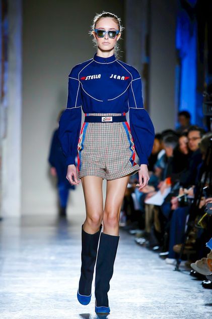 Stella Jean Ready To Wear Fall Winter 2018 Milan Wacky Fashion, Stella Jean, Futuristic Fashion, Futurama, Live Fashion, Sports Wear, Kingfisher, Mode Vintage, Stage Outfits