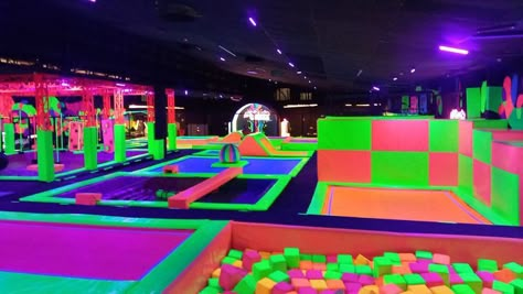 Jump Park, Pula Pula, Kids Backyard Playground, Best Christmas Toys, Kids Indoor Playground, Pool Landscape Design, 13th Birthday Parties, Trampoline Park, 14th Birthday