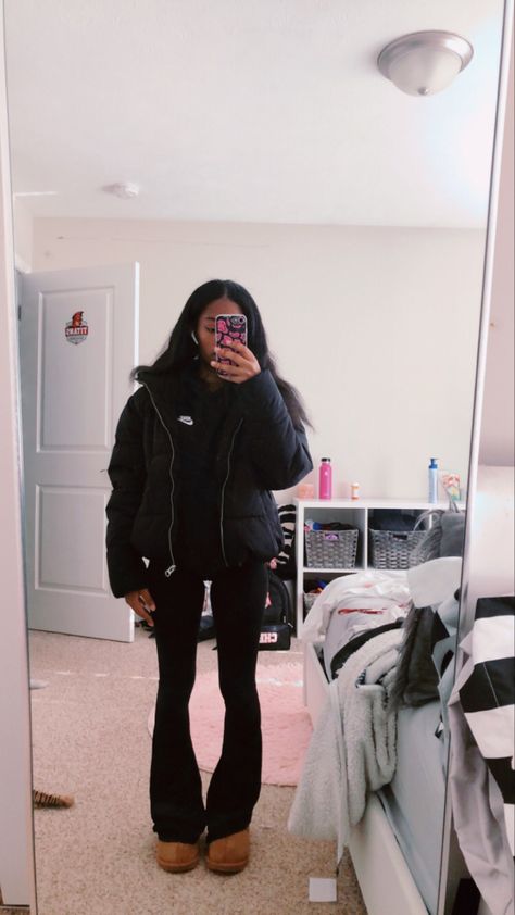 Lace Uggs Outfit, Black Nike Jacket Outfit, Uggs And Yoga Pants Outfit, Black Nike Hoodie Outfit, Ugh Neumel Outfit, Fall Ugg Outfits, Neumel Uggs Outfit, Colder Outfits, Hoodie Outfit School