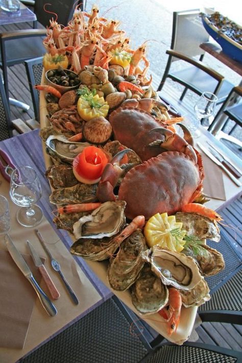 High Class Food, Platter For Two, Seafood Buffet, Seafood Platter, Seafood Dinner, Food Display, Food Platters, Seafood Dishes, Food Presentation