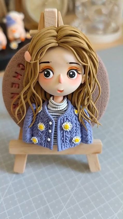 Clay Things To Make, Sculpture Tutorial, Polymer Clay People, Polymer Clay Disney, Doll Sculpture, Clay People, Polymer Clay Embroidery, Clay Crafts For Kids, Polymer Clay Gifts