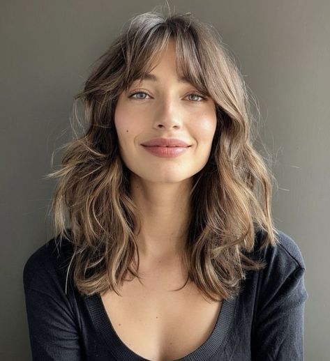 Franje Pony, Medium Length Wavy Hair, Medium Length Hair With Layers, Wavy Haircuts, Layered Hairstyles, Bangs With Medium Hair, Hairstyles For Layered Hair, Haircuts For Wavy Hair, Hair 2024