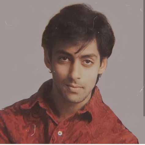 Salman Khan Old Photos, Young Salman Khan, Happy Birthday Salman Khan, Pakistan Flag Hd, Happy Birthday Pic, Salman Yusuff Khan, Male Model Body, Bathroom Couple, Arjun Sarja