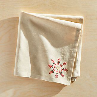 Yarn Stitches, Handkerchief Embroidery, Gold Yarn, Nordic Snowflake, Modern Hand Embroidery Patterns, Embroidery Stitches Beginner, Christmas Table Linen, Embroidered Table Runner, Diy Embroidery Designs