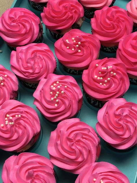 Hot Pink Cupcakes, Pink Baby Shower Cake, Pink Desserts, Pink Cupcakes, Pink Swirls, Baby Shower Cake, Pink Baby Shower, Gold Rush, Shower Cake