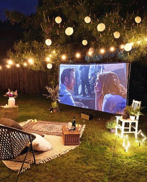 Diy Backyard Movie, Backyard Movie Night Party, Diy Backyard Movie Night, Outdoor Movie Screen, At Home Date, Backyard Movie Nights, Outdoor Cinema, Outdoor Projector, Backyard Movie