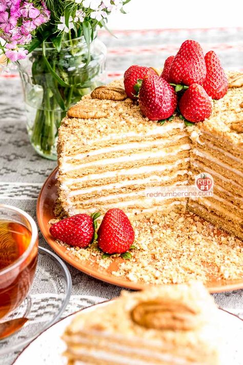 Russian Honey Cake - Medovic Recipe Medovik Recipe, Russian Cake, Russian Honey Cake, Honey Cake Recipe, Russian Desserts, Russian Cakes, Creamed Honey, Honey Cake, Mediterranean Dishes