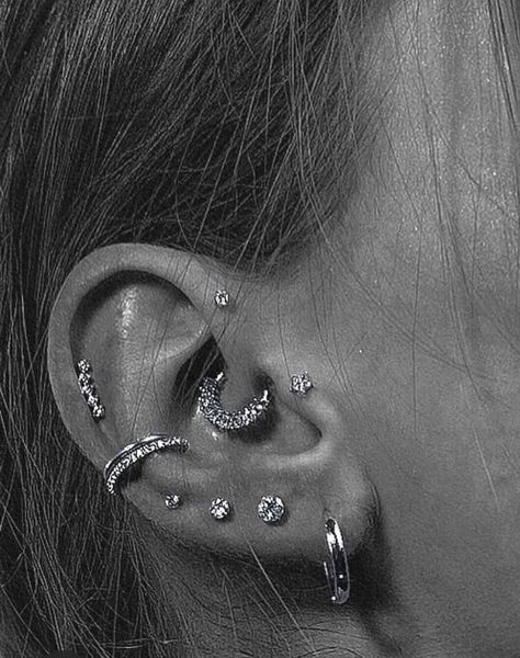 Piercings Ear, Flat Piercing, Ear Piercings, Piercings, Black And White, White, Black