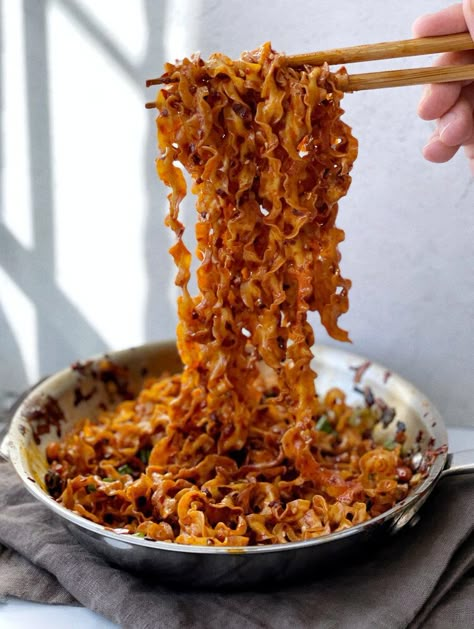 Crispy Chili Oil Noodles, Spicy Chili Noodles, Chinese Spicy Noodles, Chilli Crisp Noodles, Chili Crunch Noodles, Squiggly Noodles Recipe, Din Tai Fung Spicy Noodles Recipe, Chili Crisp Recipe Ideas, Spicy Noodles Aesthetic