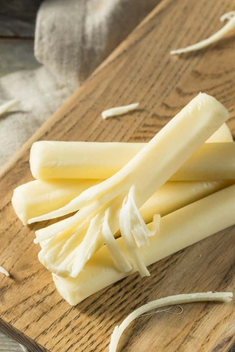 Healthy Organic String Cheese For a Snack Olive Snack, Mozzarella Cheese Sticks, Weight Watchers Snacks, Low Carb Snack, String Cheese, Mozzarella Sticks, Cheese Sticks, Healthy Snacks For Diabetics, Low Carb Snacks