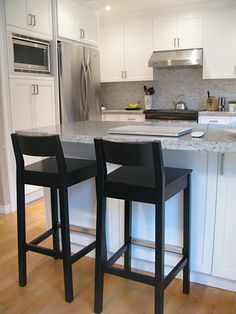 White Kitchen Bar Stools, Kitchen Stools With Back, Long Narrow Kitchen, Wooden Kitchen Chairs, Bar Stools Kitchen Island, Narrow Kitchen, Stools For Kitchen Island, Bar Stools With Backs, Black Bar Stools