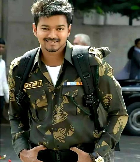 #ThalapathyVijay #Thuppakki unseen pic Thuppakki Vijay, Vijay Photos, Joseph Vijay, Army Photos, Loneliness Photography, Mom Dad Tattoo Designs, Sisters Images, Sinchan Wallpaper, Famous Indian Actors