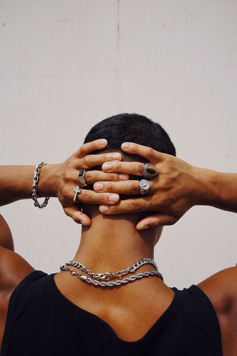 Ring Photoshoot, Aesthetic Necklace, Jewellery Photography Inspiration, Jewelry Product Shots, Creative Jewelry Photography, Inexpensive Jewelry, Jewelry Photography Styling, Portrait Photography Men, Jewelry Editorial