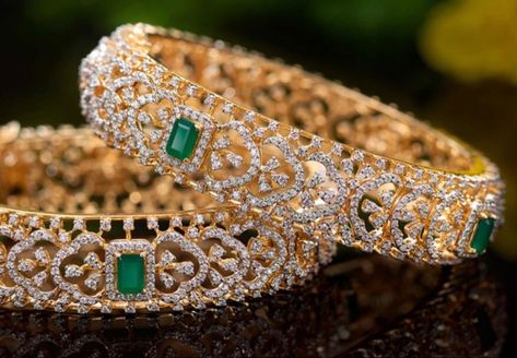 Diamond Bangles, Diamond Bracelet Design, Antique Gold Jewelry Indian, Diamond Pendants Designs, Diamond Wedding Jewelry, Antique Jewellery Designs, Antique Bridal Jewelry, Bridal Diamond Jewellery, Jewelry Diamonds