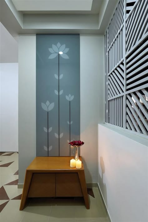 the entrance area have back painted glass panel with floral artwork adjoin with a lower show rack in veneer finish,safety jali in mild steel Back Painted Glass Design Interiors, Modern Partition Wall Glass Panels, Foyer Design Entrance, Bedroom Decor Diy Ideas, Entrance Wall Painting, Hall Decorating Ideas, Diy Ideas Creative, Wall Mirror Ideas, Partition Wall Design