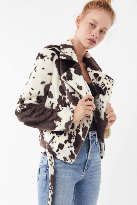 Slide View: 3: UO Cow Print Faux Fur Moto Jacket Cow Print Outfit Ideas, Cow Print Outfit, Cow Print Jacket, Animal Print Outfits, Jackets Denim, Print Coat, Print Trends, Pull Off, Print Jacket