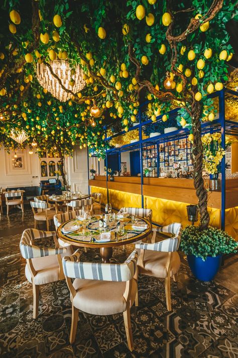 Lemon Restaurant, Italian Restaurant Decor, Lemon Garden, Bistro Design, Outdoor Restaurant Design, Outdoor Restaurant, Themed Decor, Lemon Tree, Italian Restaurant