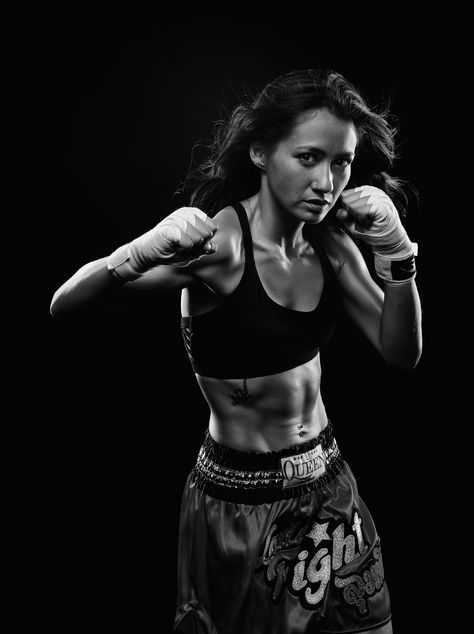 Sport Portrait Photography, Kickboxing Wallpaper, Fighter Photography, Boxing Poses, Boxing Pose, Boxing Outfit, Martial Arts Photography, Female Boxing, Sports Wallpaper