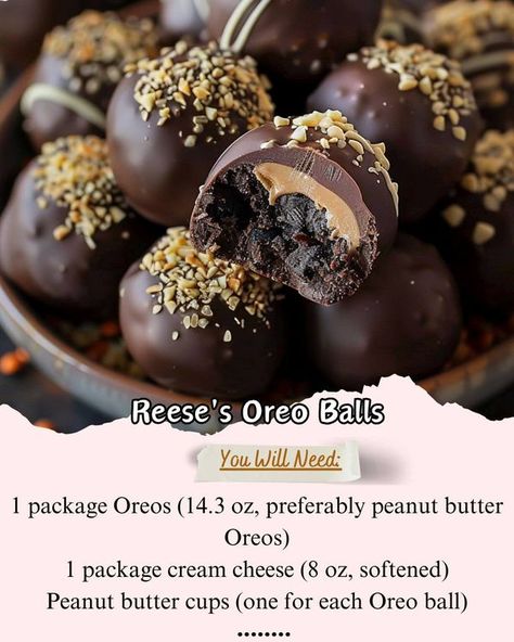 Oreo Balls Recipe, Oreo Treats, Chocolate Dip, Peanut Butter Oreo, Oreo Balls, Peanut Butter Candy, Butter Balls, Christmas Candy Recipes, Peanut Butter Balls