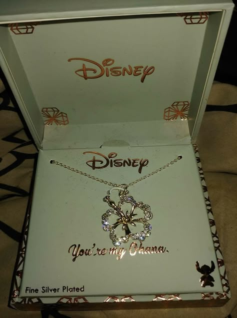 Disney Necklace Princess, Disney Princess Jewelry, Disney Jewelry Necklace, Xoxo Jewelry, Disney Necklace, Pandora Bracelet Designs, Dope Jewelry Accessories, Pretty Jewelry Necklaces, Princess Jewelry