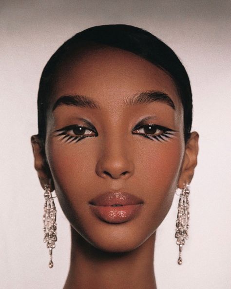 Meet Makeup Artist Raoúl Alejandre | Vogue Space Design Nails, Paris Moodboard, Mod Makeup, Matte Make Up, Vogue Makeup, Vegas 2023, Maquillage On Fleek, Mekap Mata, Makeup Icons