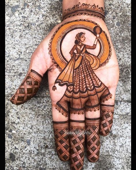 Karva Chauth Mehndi Designs Karva Chauth Nail Art Designs, Karwa Chauth Nails Design, Mehendi Full Hand, Mehndi Designs For Karwa Chauth, Traditional Mehendi, Mehndi Designs 2022, Karva Chauth Mehndi, Bridal Mehendi Designs Wedding, Karva Chauth Mehndi Designs