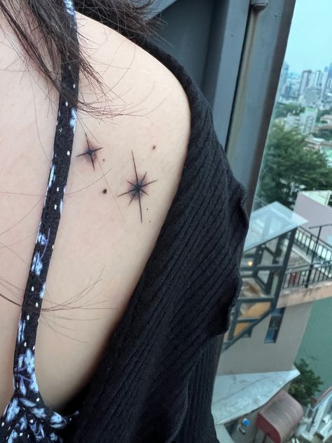 Chest Sparkle Tattoo, Realistic Star Tattoo, Sparkle Star Tattoo, Star Tattoo Arm, Sparkle Tattoo Design, Tattoo Sparkle, Stargirl Tattoo, You Drew Stars Around Scars Tattoo, Tattoos Bible