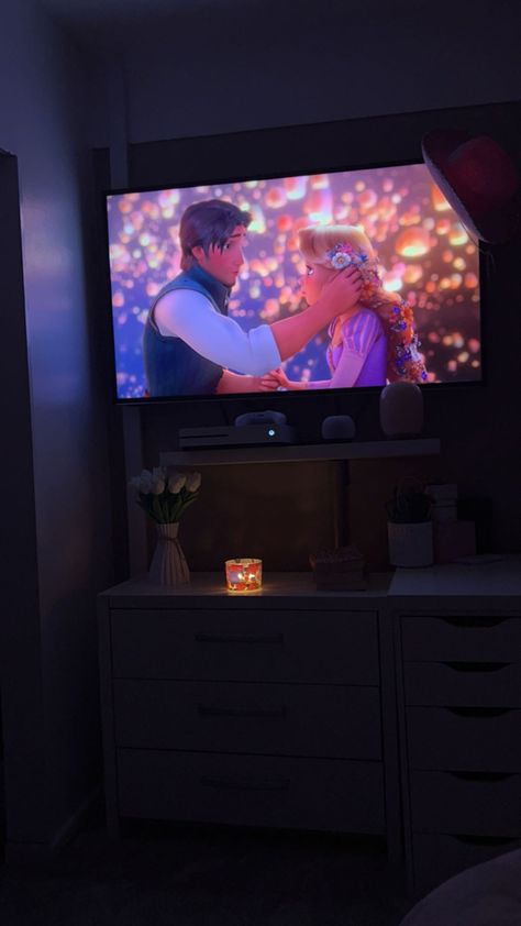 Watching Disney Aesthetic, Watching Disney Movies Aesthetic, Watching A Movie Aesthetic, Bed Picture, Disney Movies To Watch, Night Couple, Cute Friend Pictures, Disney Aesthetic, Money And Happiness