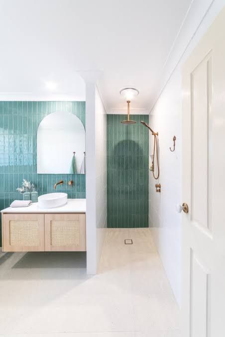 Open Shower With Tub, Bathroom Privacy Wall, Colorful Modern Bathroom, Shower With Tub, Colorful Bathroom Ideas, Villa Bathroom, Beach Style Bathroom, Ensuite Ideas, Open Showers