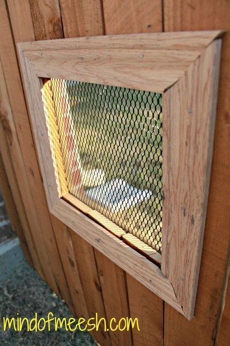 Diy Wooden Fence, Dog Window In Fence, Fence Window, Dog Window, Dog Minding, Dog Yard, Diy Fence, Dog Fence, Modern Mom