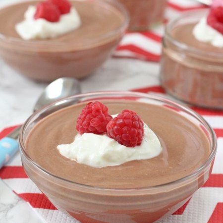 A delicious, light and healthier Chocolate Mousse recipe made with greek yogurt. Great for kids, this makes a really simple but very tasty summer dessert! Mediterranean Diet Desserts, Healthy Chocolate Mousse, 1200 Calorie Diet Meal Plans, Mediterranean Desserts, Yogurt Chocolate, Med Diet, Oliver Jeffers, Mediterranean Diet Meal Plan, Healthy Greek Yogurt