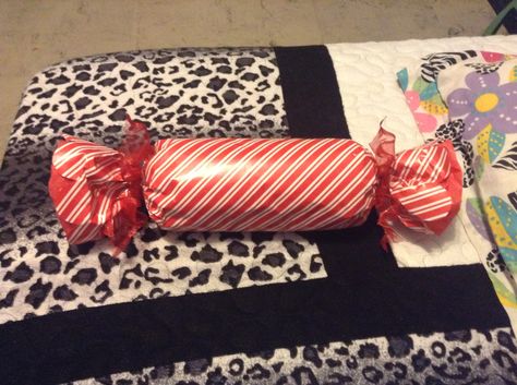 Candy type wrapping Christmas Wrap, Wrap Gift, Wrapping Ideas, Blanket Wrap, Christmas Wrapping, Gift Wrapping, Gift Ideas, Candy, Christmas