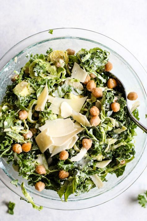 Healthy Caesar Salad, Healthy Cravings, Creamy Kale, Healthy Dinner Salads, Curly Kale, Simple Salads, Avocado Juice, Kale Caesar, Transformation Challenge