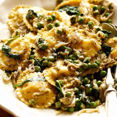 Ravioli with Creamy Pesto Sauce Spinach, Peas and Shallots | Entertaining with Beth Great Pasta Recipes, Pesto Ravioli, Entertaining With Beth, Homemade Pesto Recipe, Baked Pesto Chicken, Creamy Pesto Sauce, Pea Pesto, Berry Muffins, Ravioli Recipe